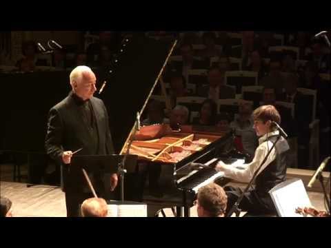 Daniel Kharitonov plays Mozart Piano Concerto No. 9 in Eb