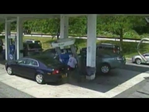 Вытащил из горящей машины Вытащил из горящей машины