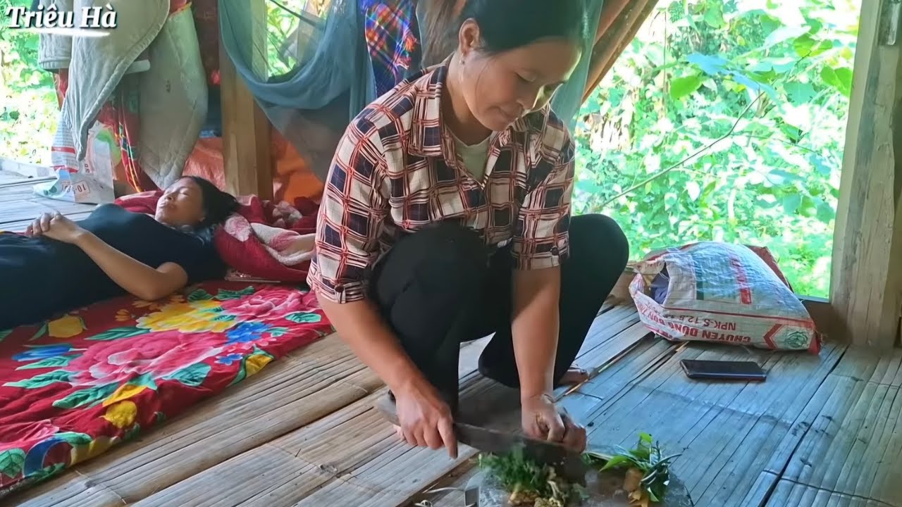 Single Mother Had an Accident and Was Luckily Helped by a Fisherman