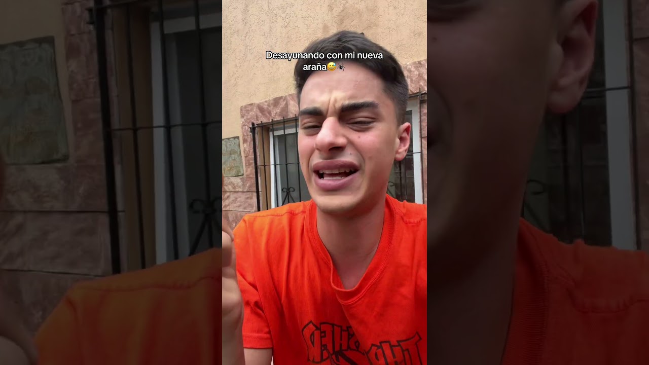 JUANCITO LE DA EL DESAYUNO A SU NUEVA ARAÑA🕷️😅
