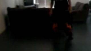Maad Dylan shuffling