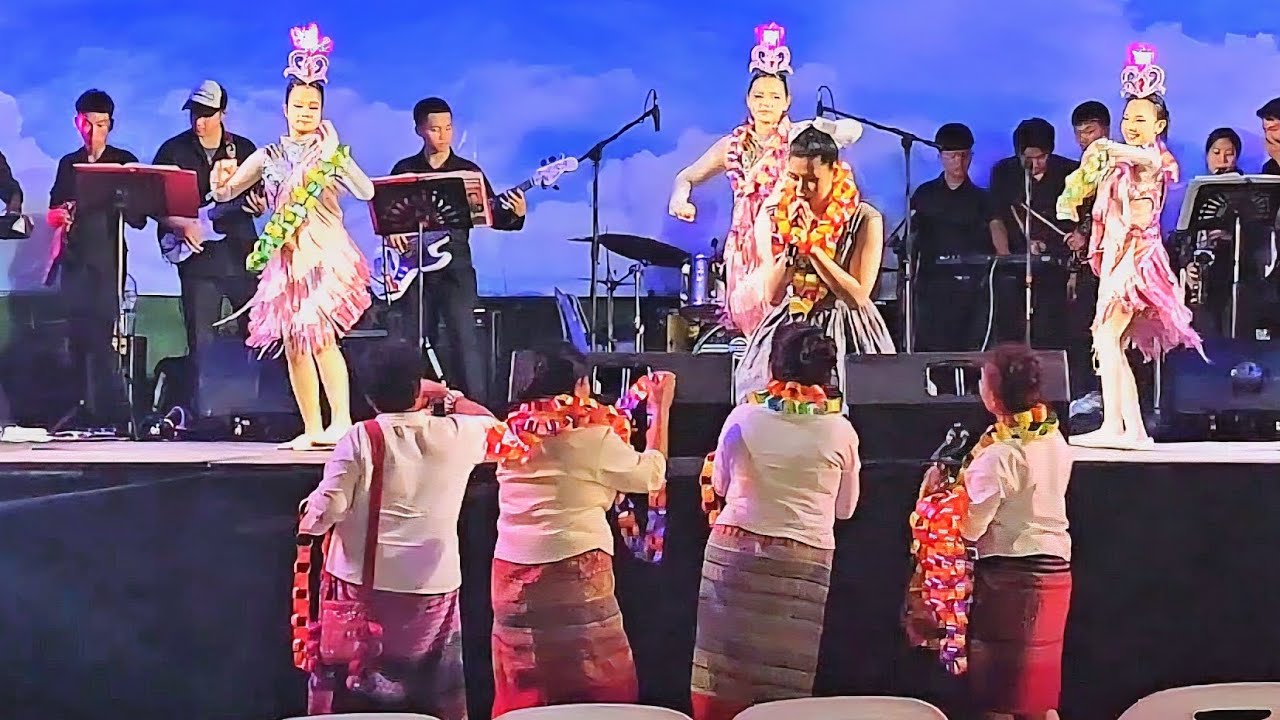 สาวเชียงใหม่ - ลูกทุ่งร่มแดง โรงเรียนสันกำแพง ฉลองวิหารพระแก้วหยก วัดเด่นสะหลีศรีเมืองแกน 20 ก.พ. 69