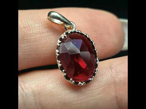 Кулон срібний з природним каменем гранатом, жіночий ручна робота, видео 1