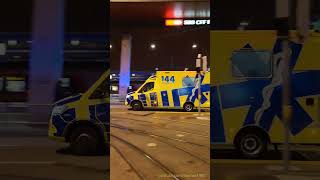 Krankenwagen mit Bleulichteinsatz fährt beim HB Zürich vorbei | Schweiz 2023 | #shorts