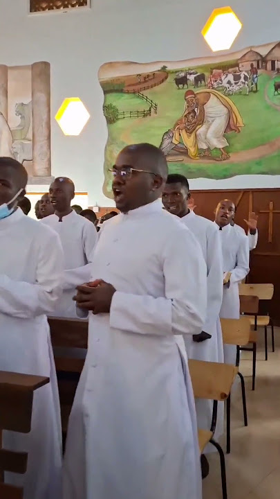 Utukufu song in Latin language: Gloria in excelis Deo
