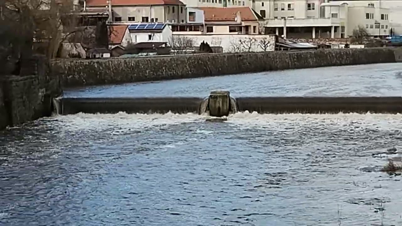 Třebíč - zvýšený průtok vody po tání sněhu a po deštích 23.2.2026