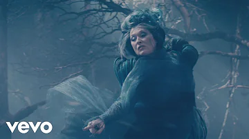 Does Meryl Streep sing in Into the Woods?