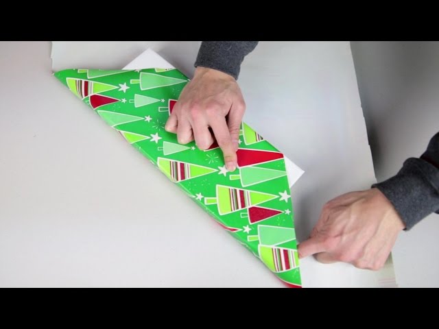 NEW* GIFT WRAPPING HACKS YOU HAVE TO TRY 🎁 (wrap with no tape