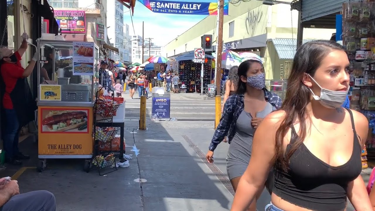 walking-los-angeles-santee-alley-downtown-la-discount-shopping-area