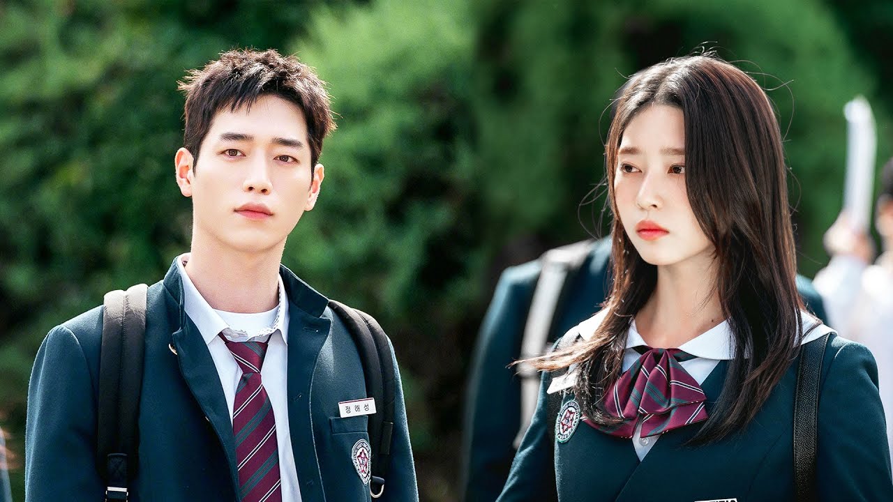 A Top Spy Disguises as a High School Student to Secretly Search for the Nation's Lost Gold.