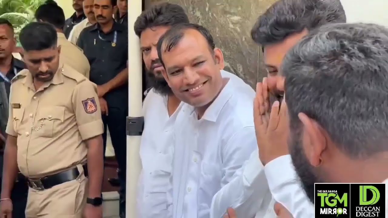 Newly Elected Gulbarga Youth Congress President Shakeel Saradgi Felictates Congress leaders