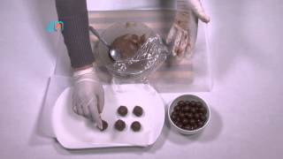 طريقة عمل ترافل الشوكولاتة بالبندق | حليب وشوكولاتة