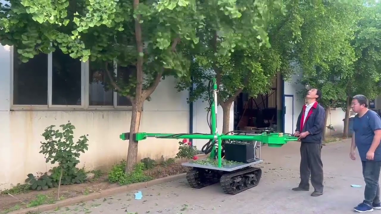 Crawler self-propelled fruit picking vibration shaking machine