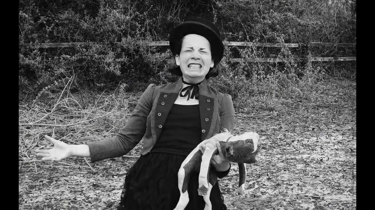 Cat's Head Apples - Julian Gaskell and his Ragged Trousered Philanthropists