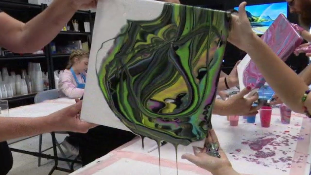 Hawaii Fluid Art on Live In The D