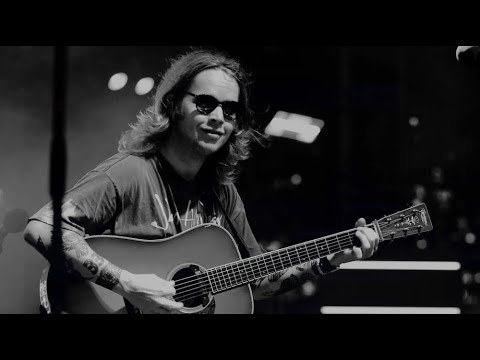 Billy Strings - On The Road Again