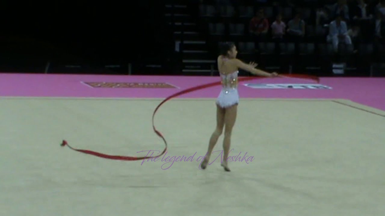 YANG Yuqing (CHN) ribbon - 2011 Montpellier worlds Qualifs