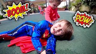 Super Marcos No Parquinho Infantil Dos Brinquedos - Batman E Superman