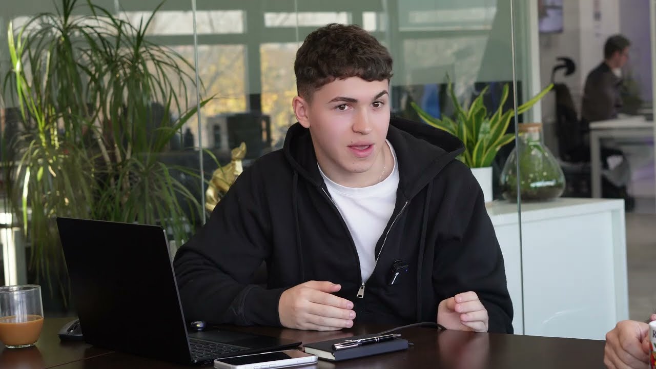 Cómo automatizar la atención al cliente con IA (Caso real en InfoComputer)