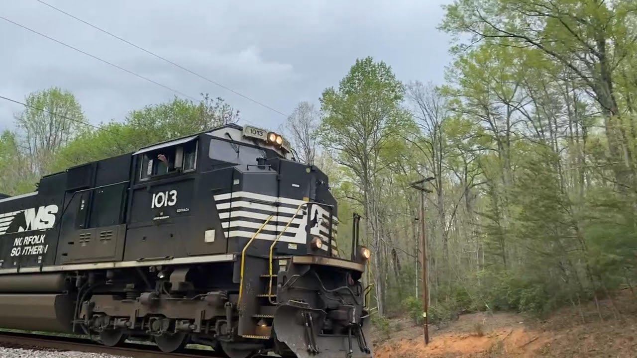 B651 Railing Norfolk Southern units and a CSX B651 and the Red Rider rolls a grainer ...