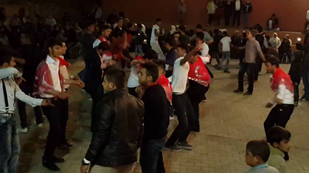 ÖZYAYLA KÖYÜ 1995/4 TERTİP ASKERLERİN EGLENCESİ