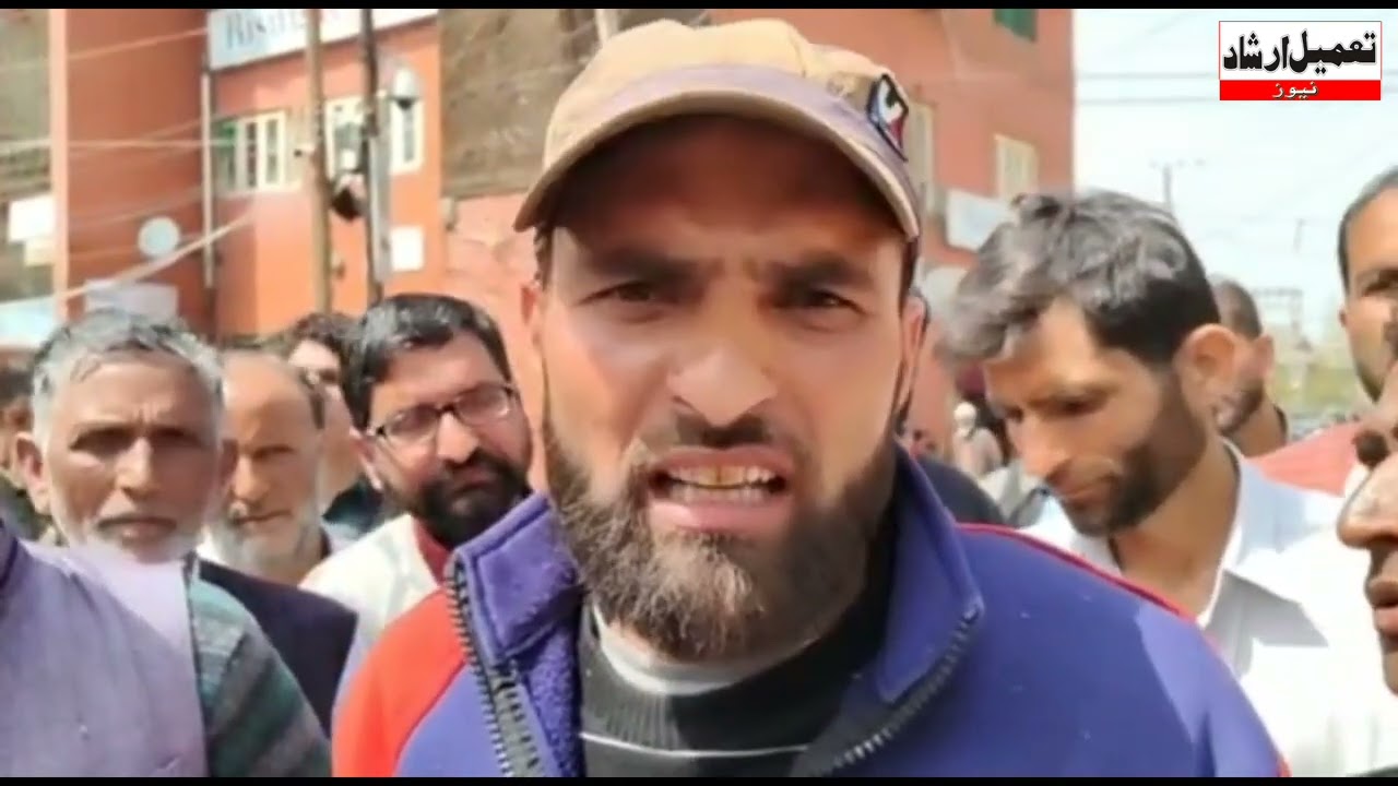 J&K chowkidar workers  association staged protest in press enclave srinagar