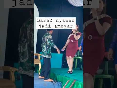 video lucu bapak nyawer ibu pengen jewer #shortsviral #dangdut #hiburanlucu #hiburan #hapyasmara