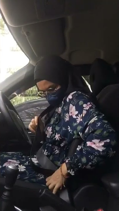 Cewek pendek nyetir mobil gede 😆