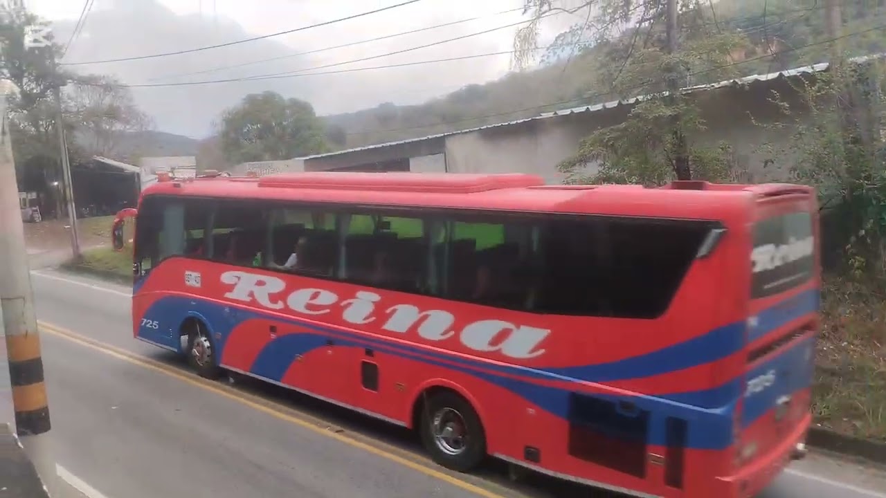 Buses En La Carretera San Gil - Aratoca