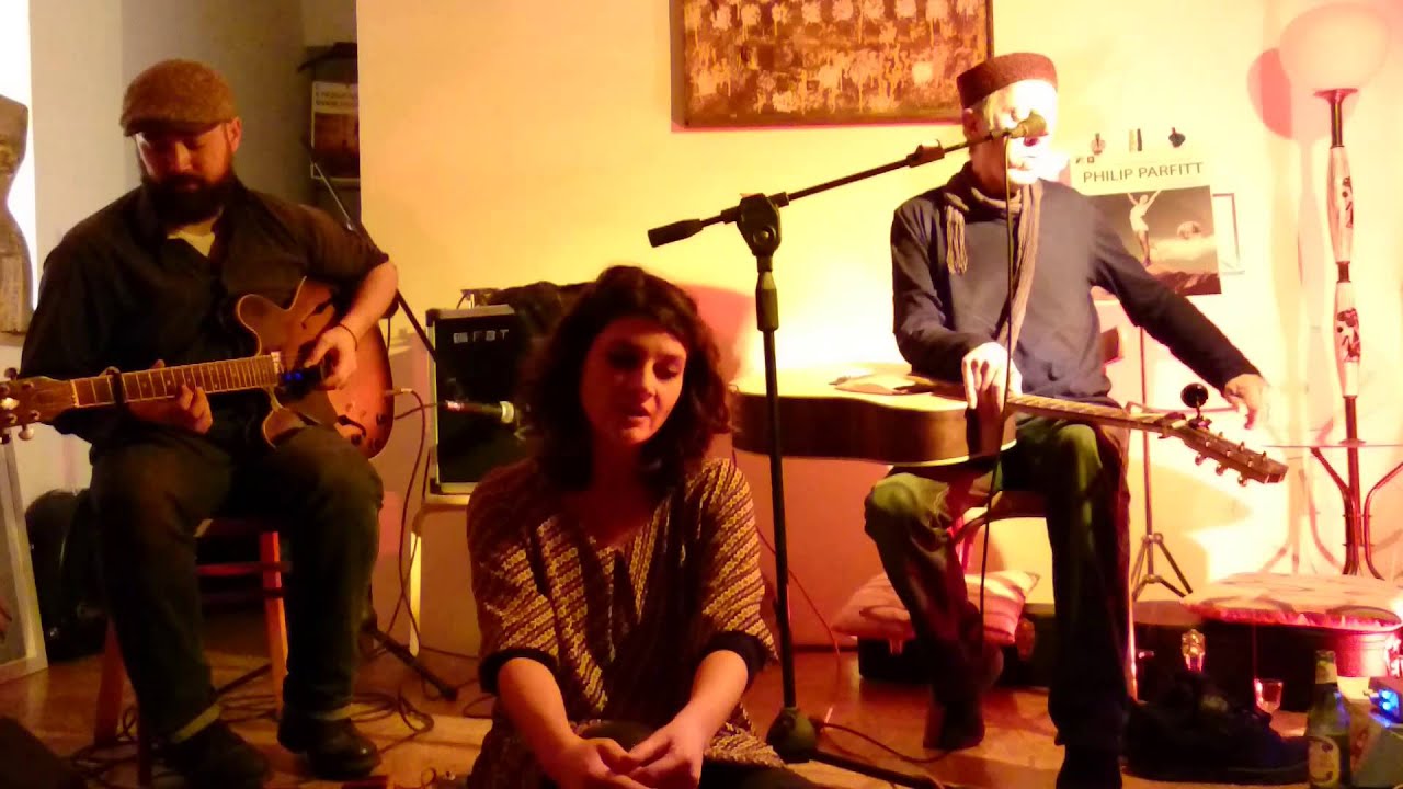 ''Lines''- Philip Parfitt  feat Alex Creepymojo feat Bianca Fenizia live@Godot Art Bistrot