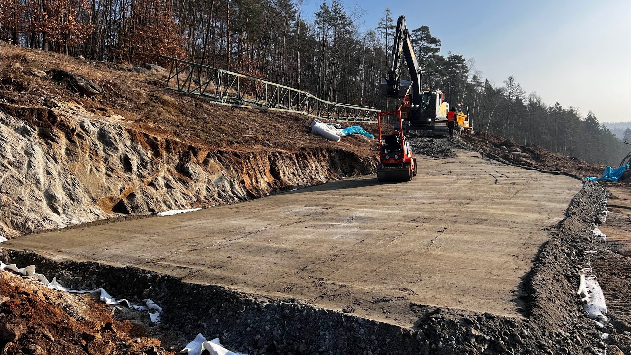 Отбойка камня на склоне для 50-тонного крана с подъездом