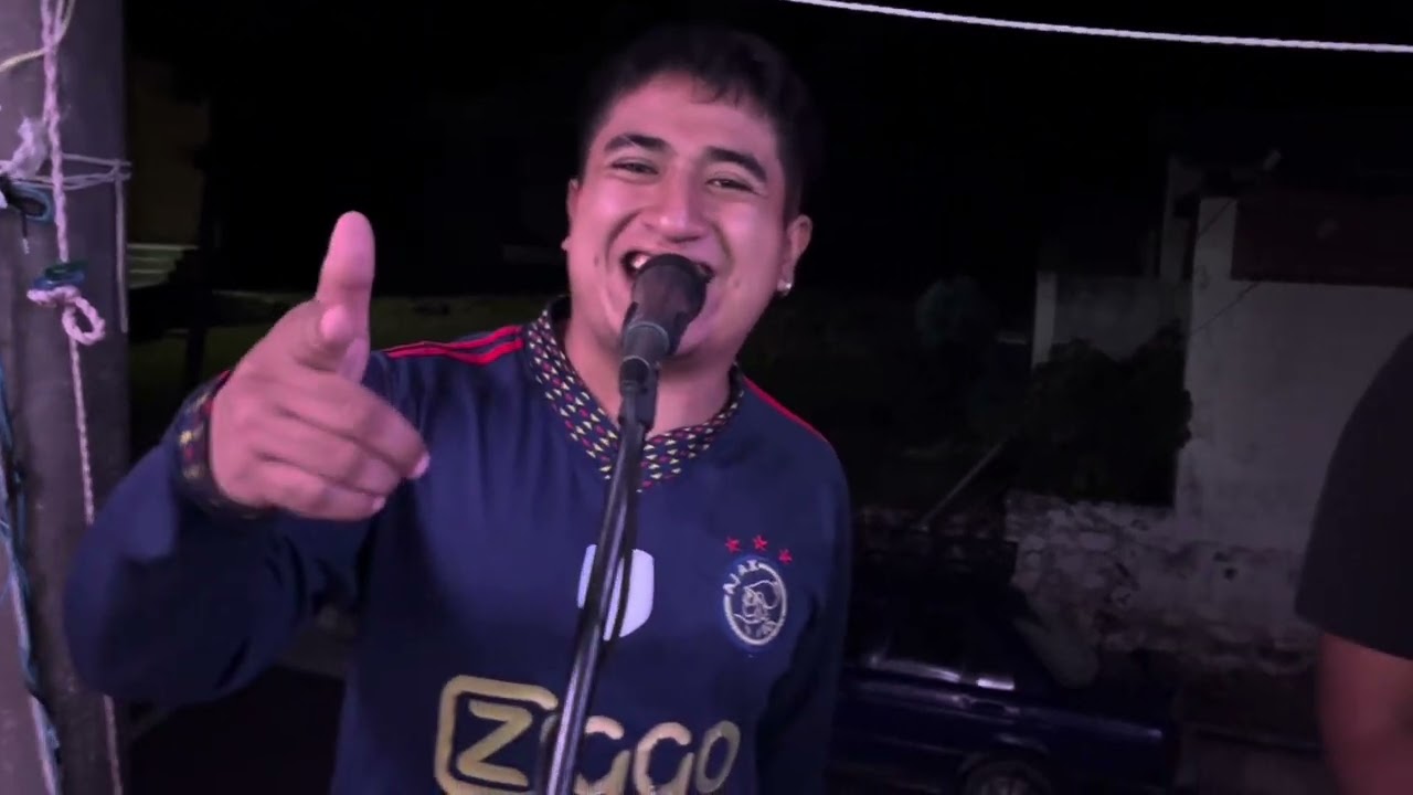 Conjunto Identidad HR / (La chica de humo)