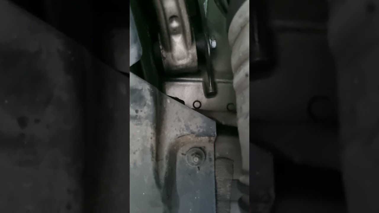 2016 GLC 43 front end noise / squeek - failed front upper control arm bushings
