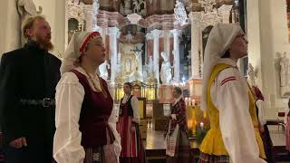 【4K】 Vilnius University Folklore Ensemble “Ratilio” - Sutartinė “Išjojo jojo, sodauto”