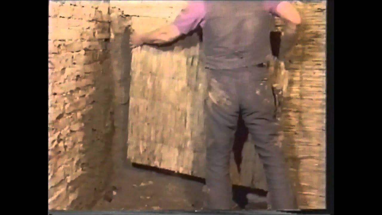 Lehmbau   Vorbereitung  des Mauerwerks zur Innendämmung und Lehmputz