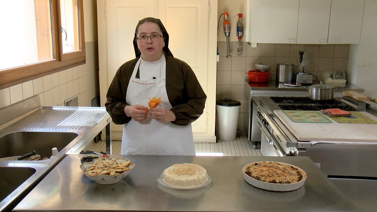 Tarte Bourguignonne, glace citron-lait concentré, Palets des Ducs au cassis