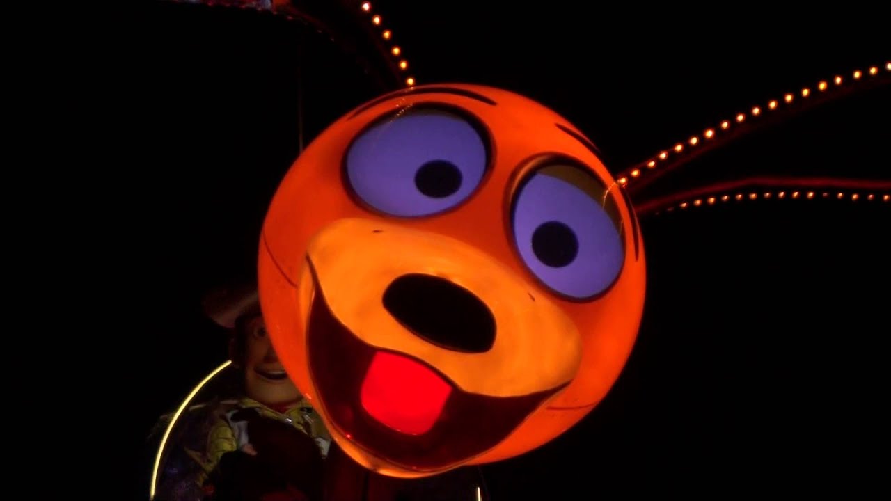 Disneyland Paint the Night Parade - July 17, 2015 (True Colors)