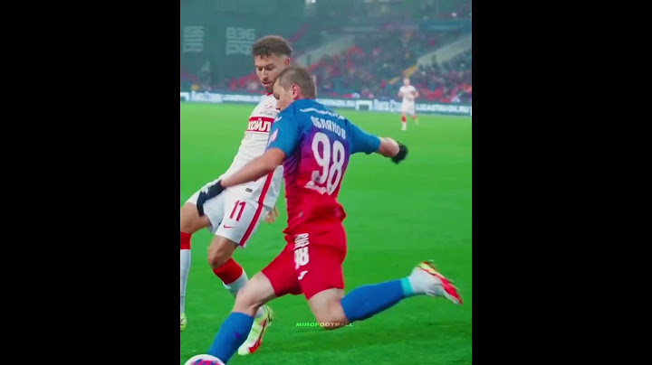 Players vs Corner Flags + Him 💀