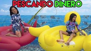 PESCANDO DINERO EN LA PISCINA | AnaNana TOYS