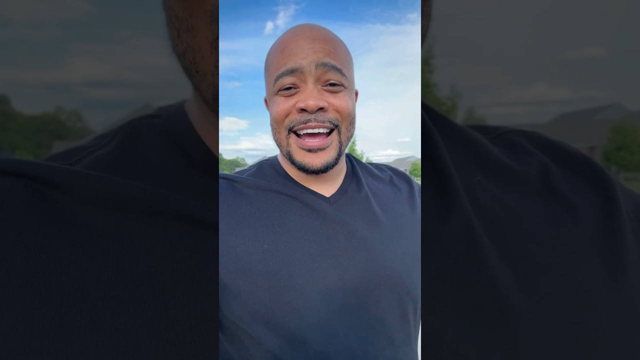 Watch Anthony, our amazing AI assistant at DearDoc read a real Google review. 