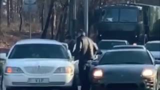 ВОДИТЕЛЯ ИЗБИЛИ МОЛОТКОМ 🔨 дорожные войны ВОДИТЕЛЯ ИЗБИЛИ МОЛОТКОМ 🔨 дорожные войны