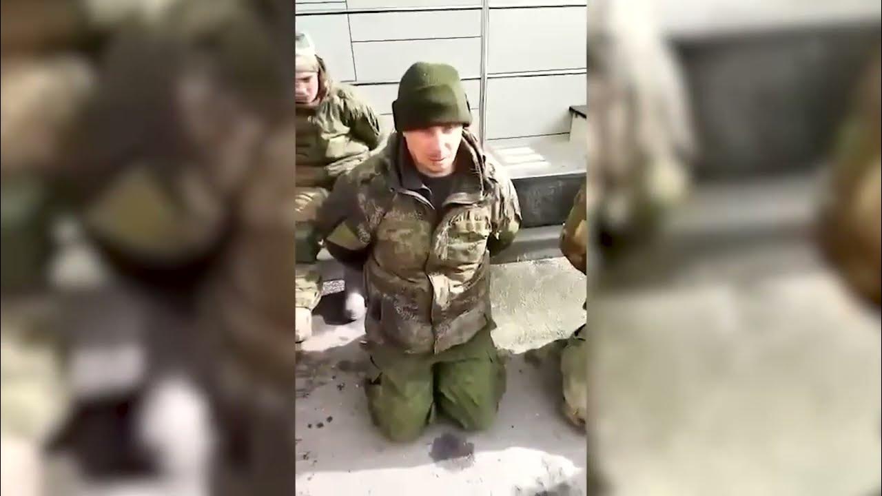 Хохлы взяли в плен. Русские военные в плену. Пленные русские солдаты. Допрос пленных российских военнослужащих. Пленные русские солдаты на Украине.