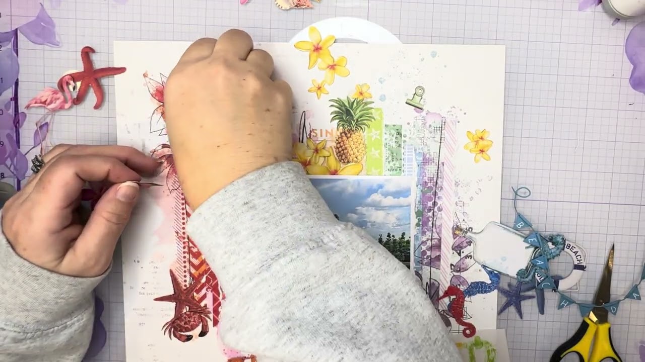 Тропический дизайн с использованием фирменных полос и коллекции Spectrum Gardenia от 49 & Market.