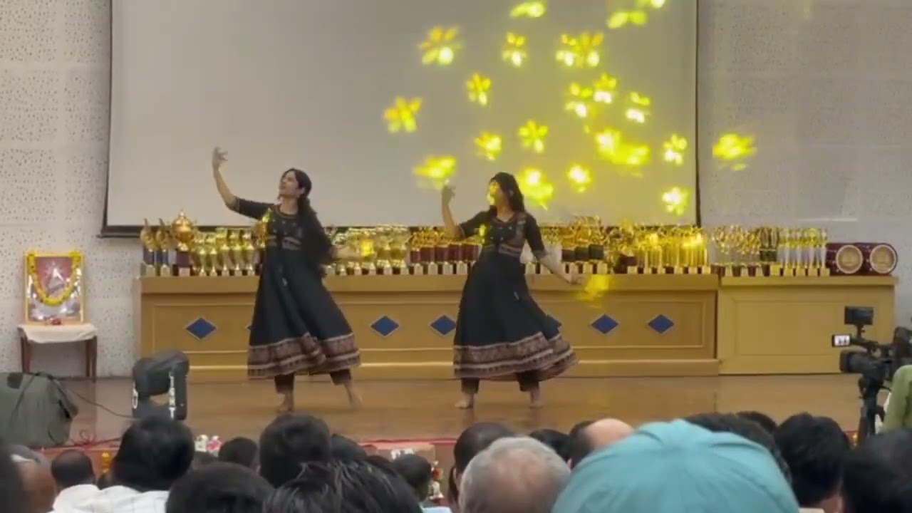 Nainowale ne dance  💃// padmavat // नैनोवाले ने डांस वीडियो 💃 // twin sister dance 💃💃#dancecover 