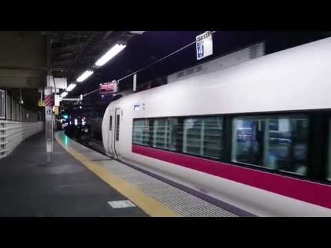 夜の上野駅9番線を出発する上野東京ライン常磐線上り特急ひたち