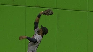 Heyward makes a leaping grab by the wall
