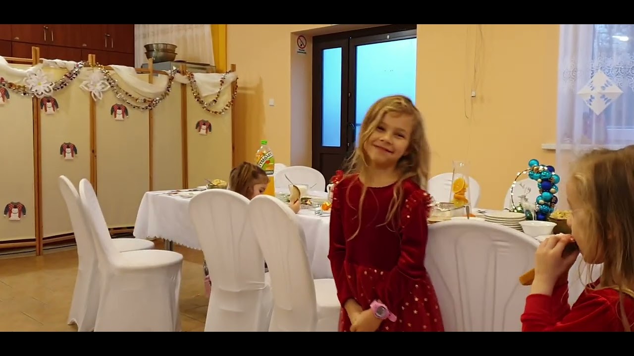 Dziś muzyk Jurek Osiński zaśpiewał dla nas piosenki na żywo, grając na swojej specjalnej gitarze.