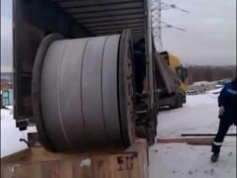 Погрузка барабанов с кабелем