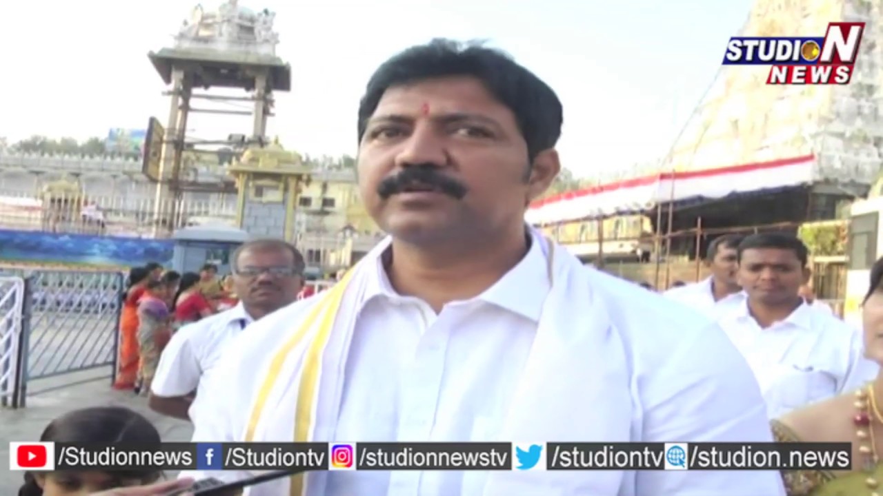 TDP Leader Vallabhaneni Vamsi Visits Tirumala | Speaks Over Data Theft Issue | Studio N