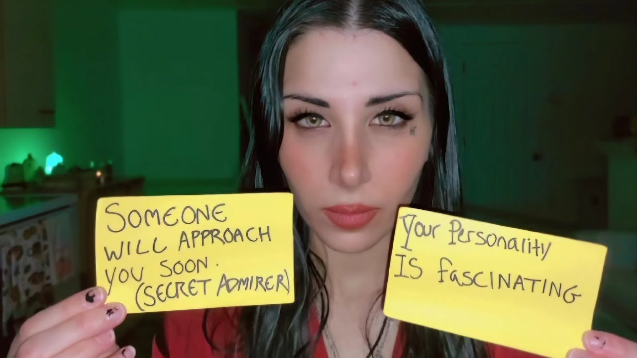 Кто-то, кто следит за тобой, словно ястреб, считает тебя совершенно очаровательным. Ты крутой, па...